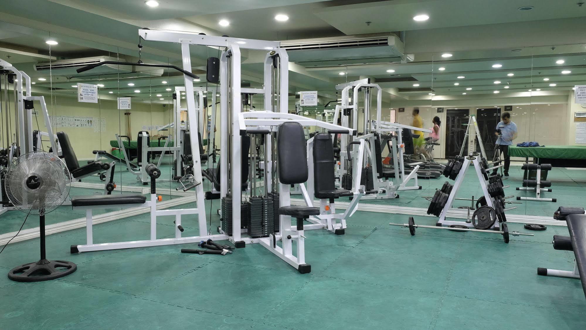 ホテル Zen ルームズ マラテ ロビンソンズ マニラ市 エクステリア 写真